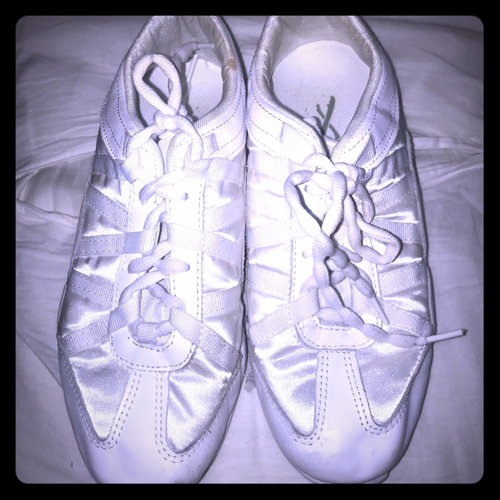 Infinity cheer shoes